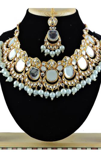 Multicolor designer function wear ad necklace set
