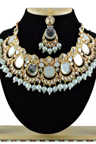 Multicolor designer function wear ad necklace set