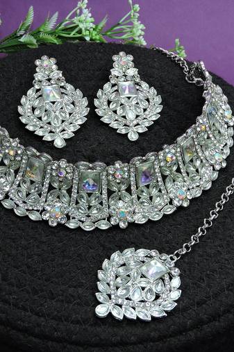 Multicolor designer function wear ad necklace set