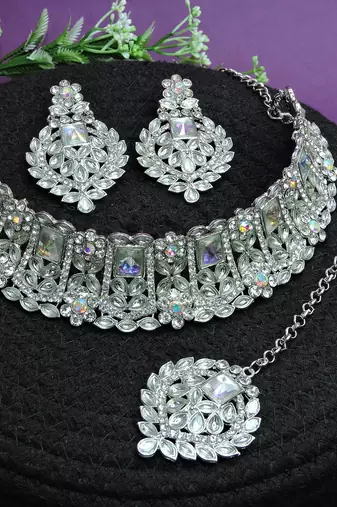 Multicolor designer function wear ad necklace set