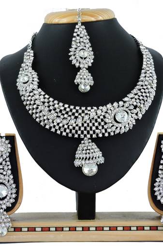 Multicolor designer function wear ad necklace set