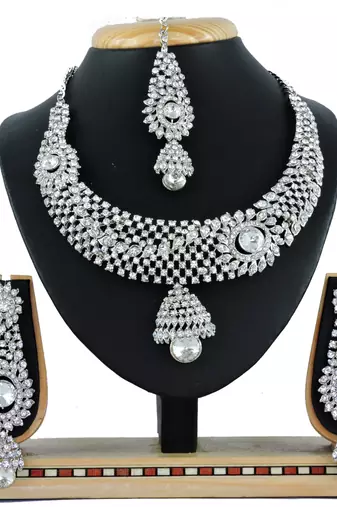Multicolor designer function wear ad necklace set