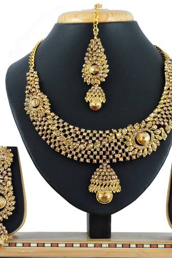 Multicolor designer function wear ad necklace set