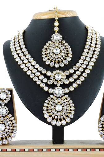 Multicolor designer function wear ad necklace set