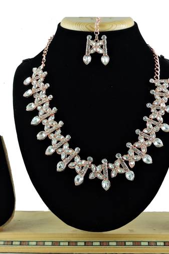 Multicolor designer function wear ad necklace set