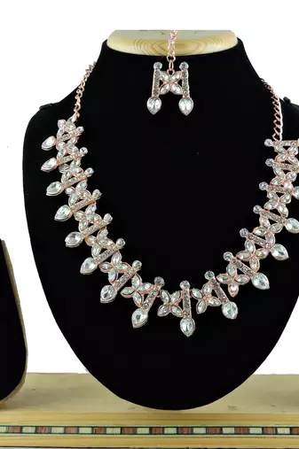Multicolor designer function wear ad necklace set