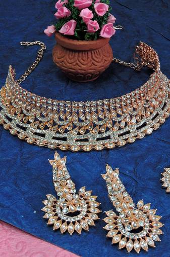 Multicolor designer function wear ad necklace set
