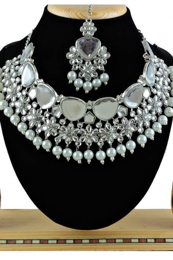 Multicolor designer function wear ad necklace set