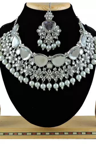 Multicolor designer function wear ad necklace set