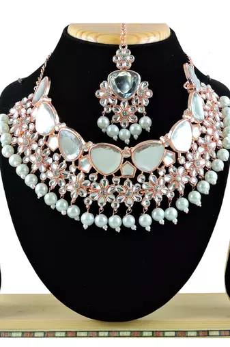 Multicolor designer function wear ad necklace set