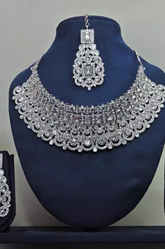 Multicolor designer function wear ad necklace set