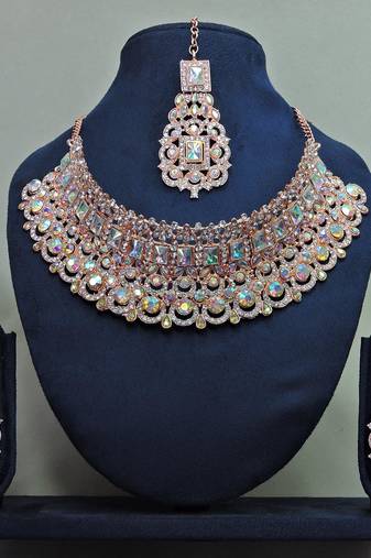 Multicolor designer function wear ad necklace set