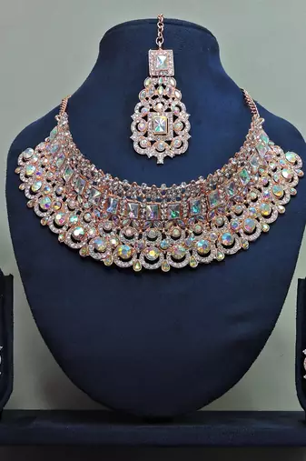 Multicolor designer function wear ad necklace set