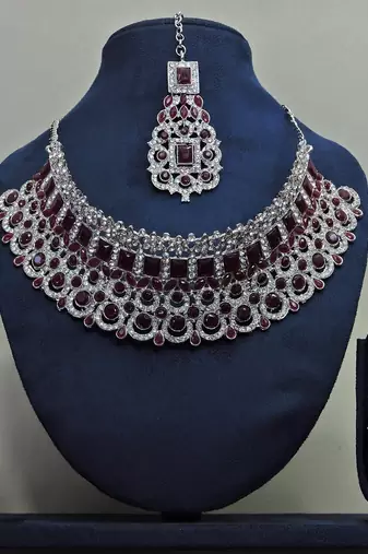 Multicolor designer function wear ad necklace set