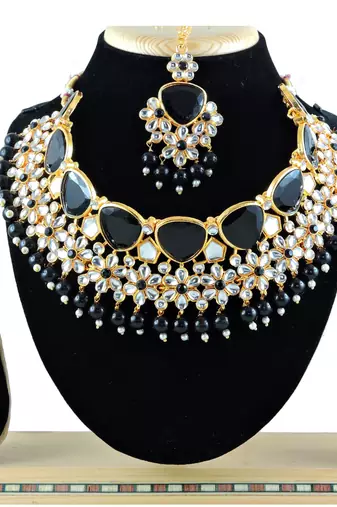 Black designer function wear ad necklace set