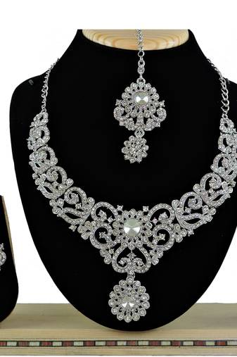 Multicolor designer function wear ad necklace set