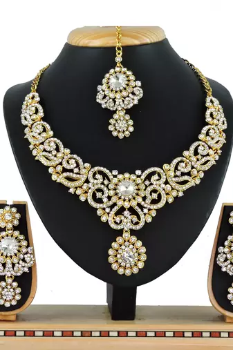 Multicolor designer function wear ad necklace set