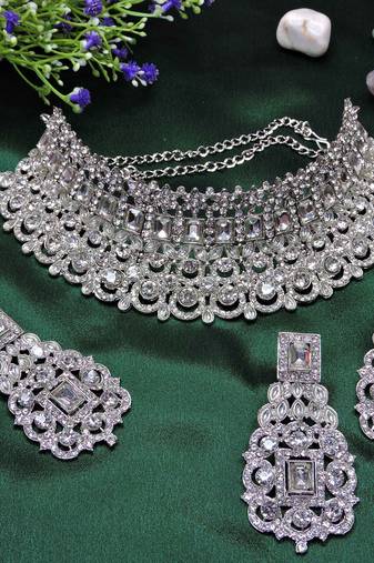 Multicolor designer function wear ad necklace set