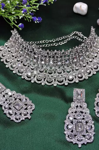 Multicolor designer function wear ad necklace set