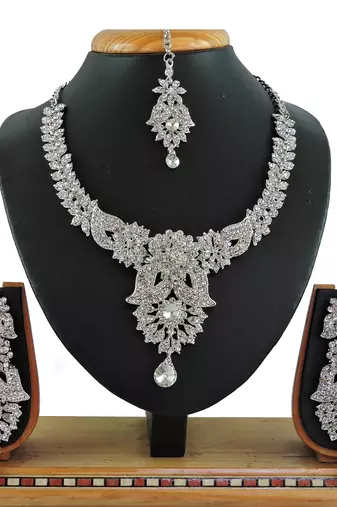 Multicolor designer function wear ad necklace set