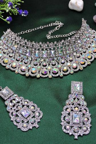 Multicolor designer function wear ad necklace set