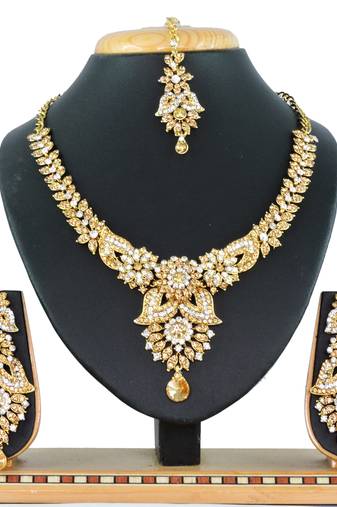 Multicolor designer function wear ad necklace set