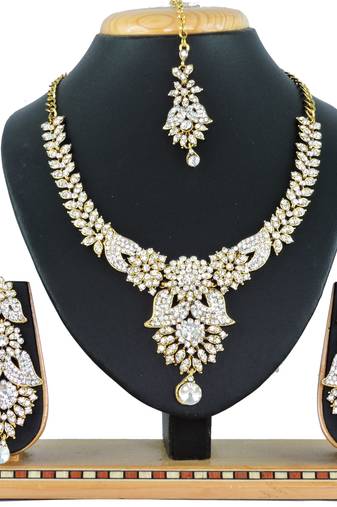Multicolor designer function wear ad necklace set