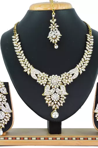 Multicolor designer function wear ad necklace set