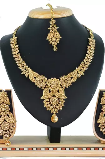 Gold designer function wear ad necklace set