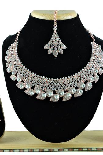 Multicolor designer function wear ad necklace set