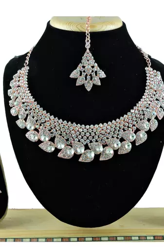 Multicolor designer function wear ad necklace set