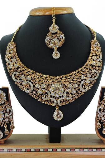 Multicolor designer function wear ad necklace set