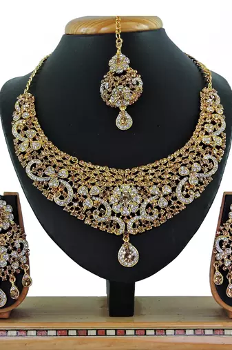 Multicolor designer function wear ad necklace set