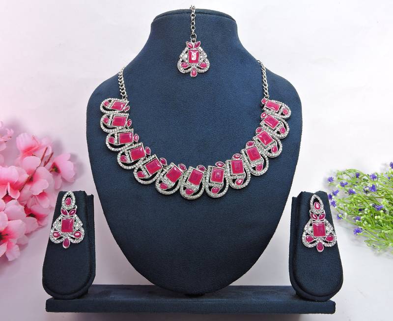 Red designer function wear ad necklace set