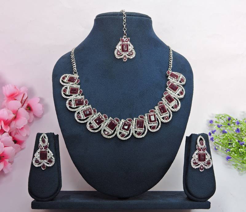 Multicolor designer function wear ad necklace set