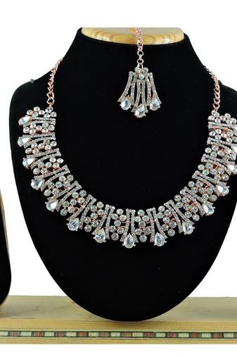 Multicolor designer function wear ad necklace set