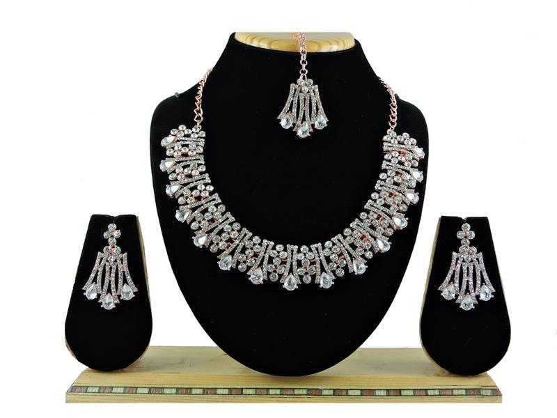 Multicolor designer function wear ad necklace set