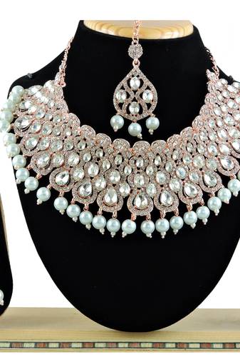 Multicolor designer function wear ad necklace set