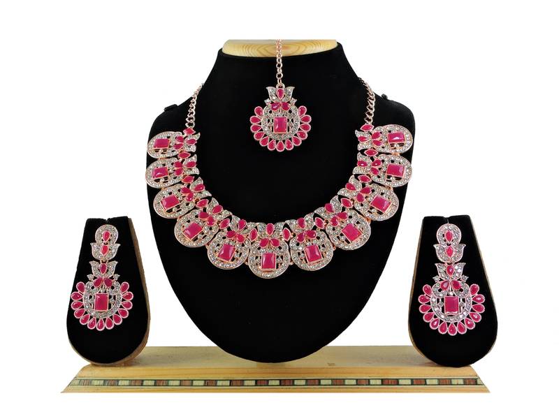 Red designer function wear ad necklace set