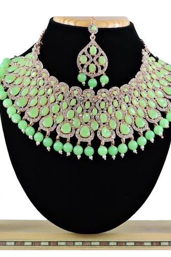 Multicolor designer function wear ad necklace set