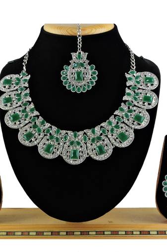 Multicolor designer function wear ad necklace set