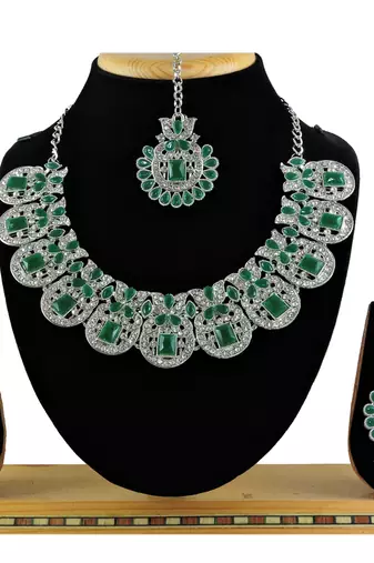 Multicolor designer function wear ad necklace set