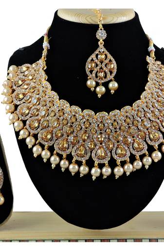 Multicolor designer function wear ad necklace set