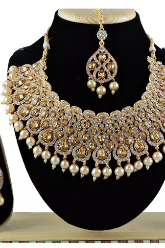 Multicolor designer function wear ad necklace set