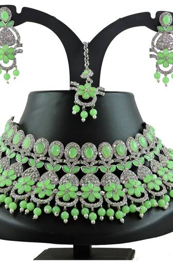 Multicolor designer function wear ad necklace set