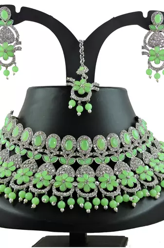 Multicolor designer function wear ad necklace set