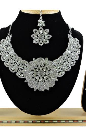 Multicolor designer function wear ad necklace set