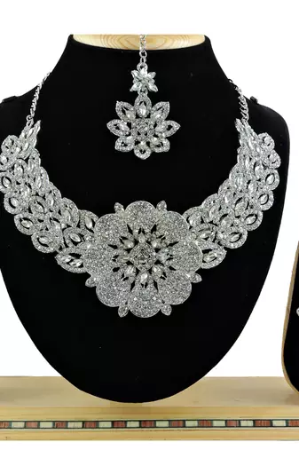 Multicolor designer function wear ad necklace set