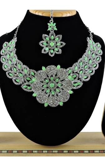 Multicolor designer function wear ad necklace set