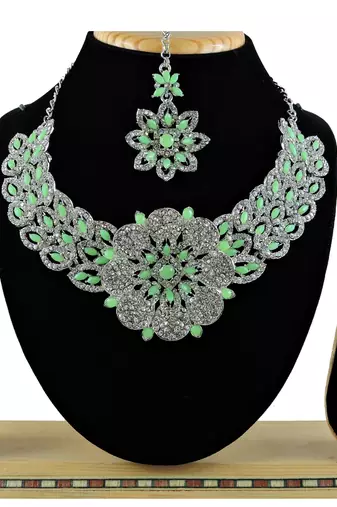 Multicolor designer function wear ad necklace set